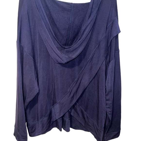 LANE BRYANT LIVI ACTIVE NAVY BLUE V-NECK HOODIE TOP 26/28 Cross‎ back - Picture 4 of 6
